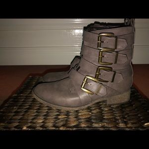 ankle boots